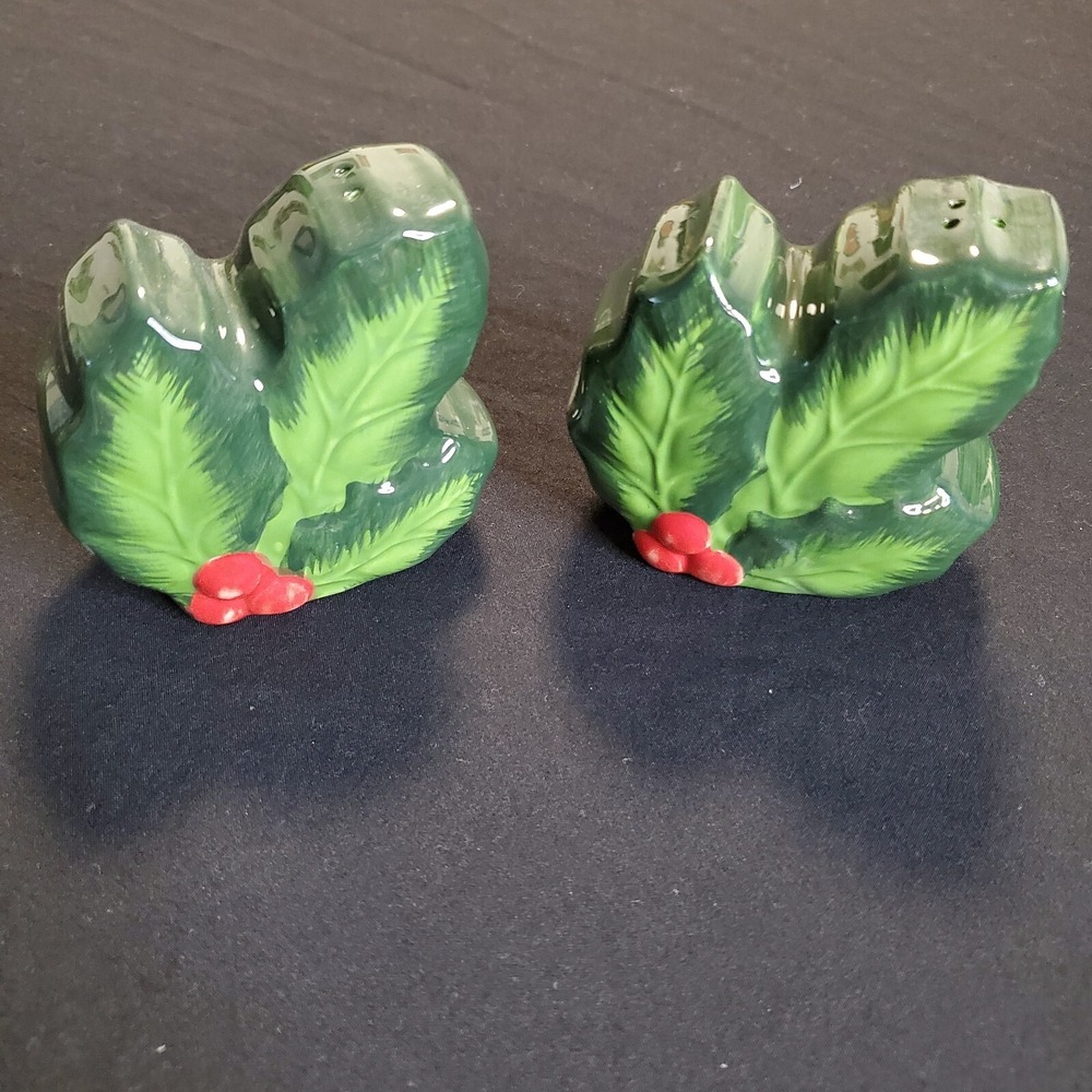 Christmas Holiday Holly Leaf Green Ceramic Salt and Pepper Shakers 3" - NEW